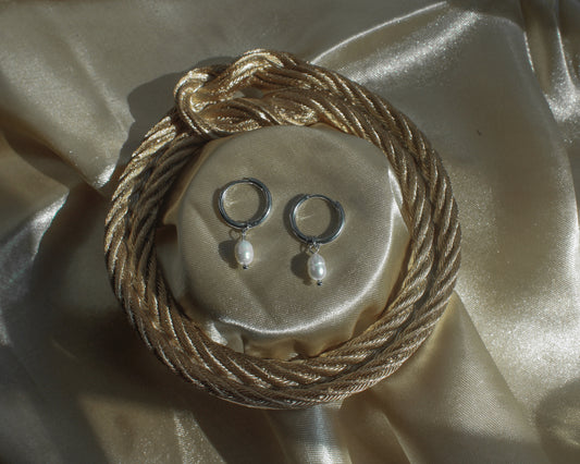 The Dangly Pearl Earrings - Silver