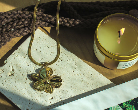 The Flower Pendant Necklace - Gold