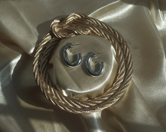 The Basic Hoop Earrings - Silver