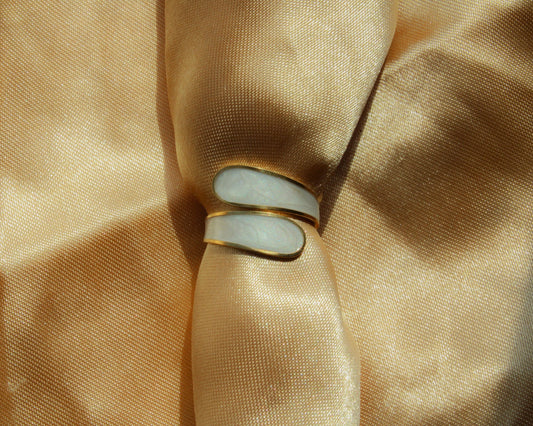 The White Wrap Ring - Gold