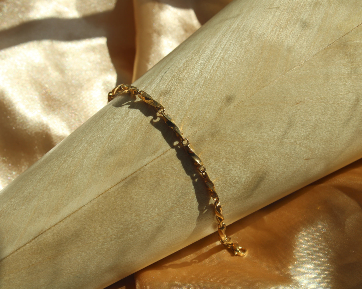 The Twisted Chain Bracelet - Gold